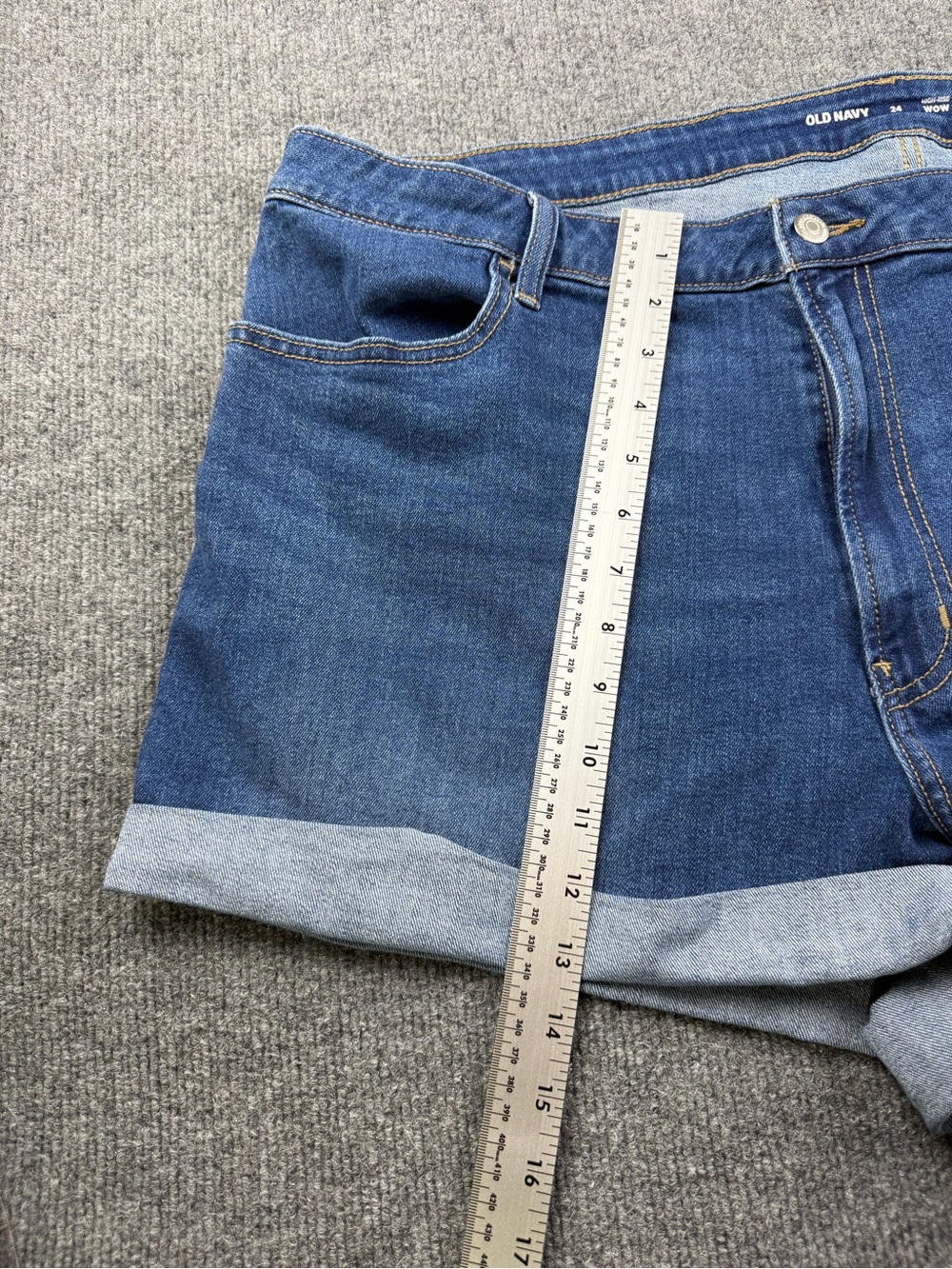 Old Navy Blue Denim Roll-Cuff Women’s Shorts, Size 24 - Picture 8 of 8